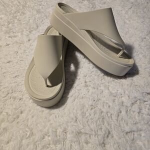 CROCS Women's Cream Platform Sandals